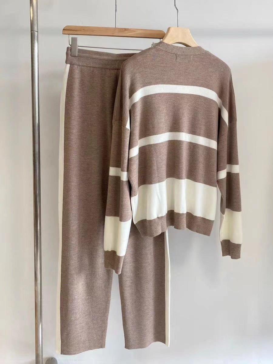 đđă40-100KGăModernĂ˝, pletenĂ˝ sveter v kontrastnej farbe, dvojdielny set.