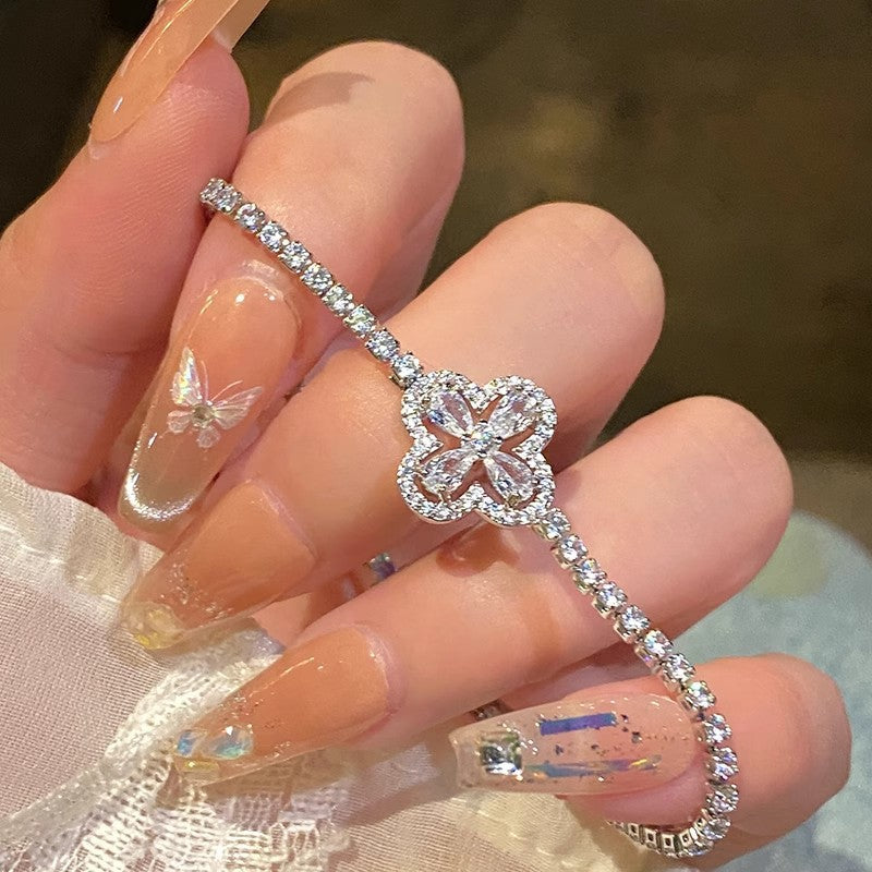 ✨【Kup 1, otrzymaj 1 gratis】Super błyszcząca bransoletka z czterolistną koniczyną, luksusowa i wyjątkowa, wykwintna bransoletka z pełnym diamentem