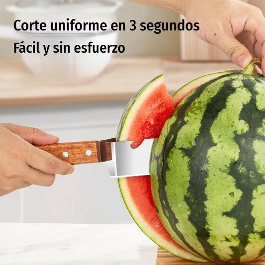 🔥Compra 1 y llévate 1 gratis 🍉Cortador de sandía multifuncional de acero inoxidable — diseño triangular con función para abrir tapas de botellas✂️