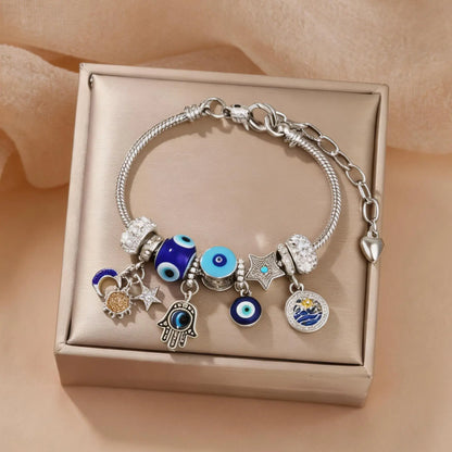 Pulsera de mujer con diseño de cielo estrellado | Luna, mano de Hamsa, ojo turco y árbol de la vida