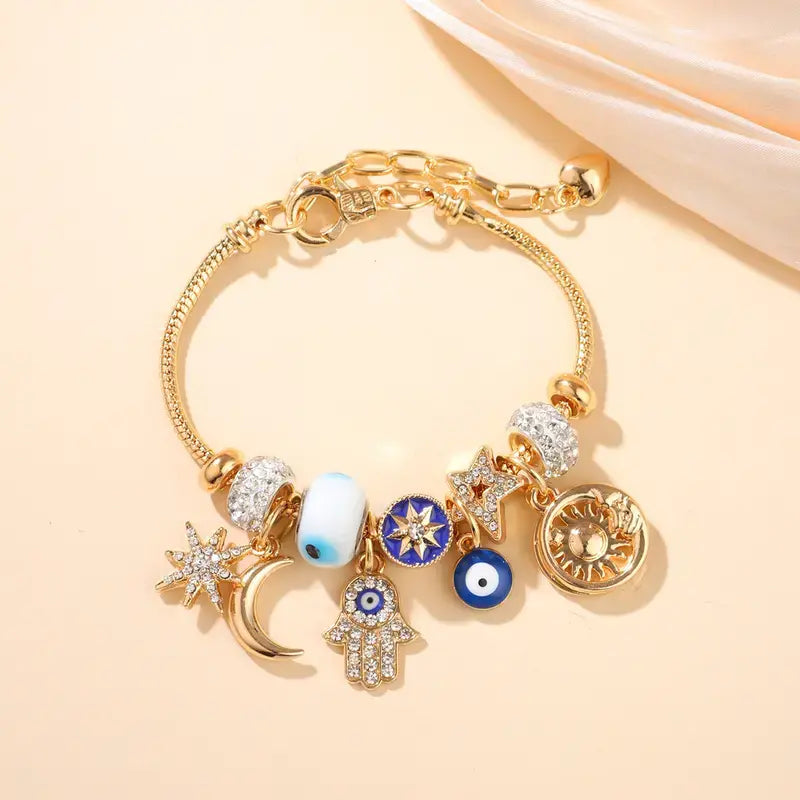 Pulsera de mujer con diseño de cielo estrellado | Luna, mano de Hamsa, ojo turco y árbol de la vida