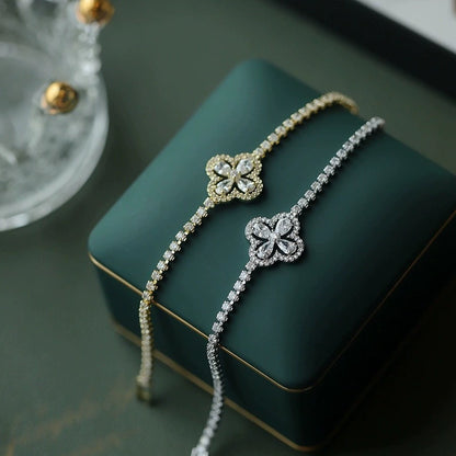 ✨【Kup 1, otrzymaj 1 gratis】Super błyszcząca bransoletka z czterolistną koniczyną, luksusowa i wyjątkowa, wykwintna bransoletka z pełnym diamentem