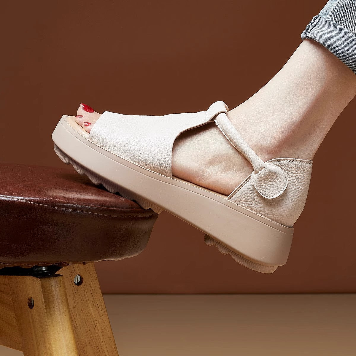 🔥👡【35-40】Sandale romane cu gură de pește din piele naturală, cu talpă groasă, în stil retro, noi, pentru vara 2025.