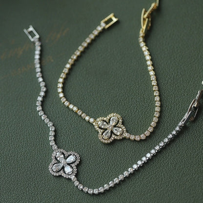 ✨【Kup 1, otrzymaj 1 gratis】Super błyszcząca bransoletka z czterolistną koniczyną, luksusowa i wyjątkowa, wykwintna bransoletka z pełnym diamentem