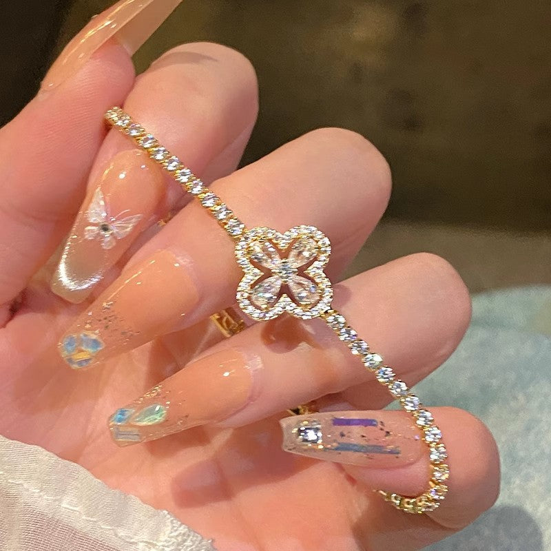 ✨【Kup 1, otrzymaj 1 gratis】Super błyszcząca bransoletka z czterolistną koniczyną, luksusowa i wyjątkowa, wykwintna bransoletka z pełnym diamentem