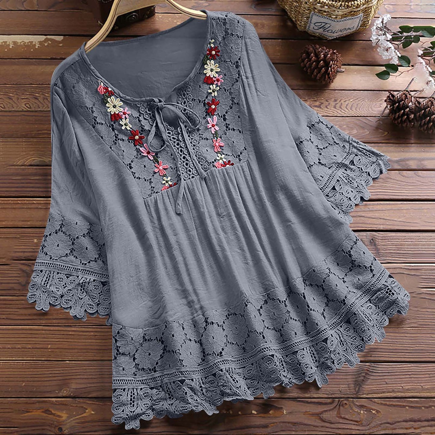 ❤️🌸【S-5XL】Femeii V-Neck Casual brodate florale vrac dantelă Shirt