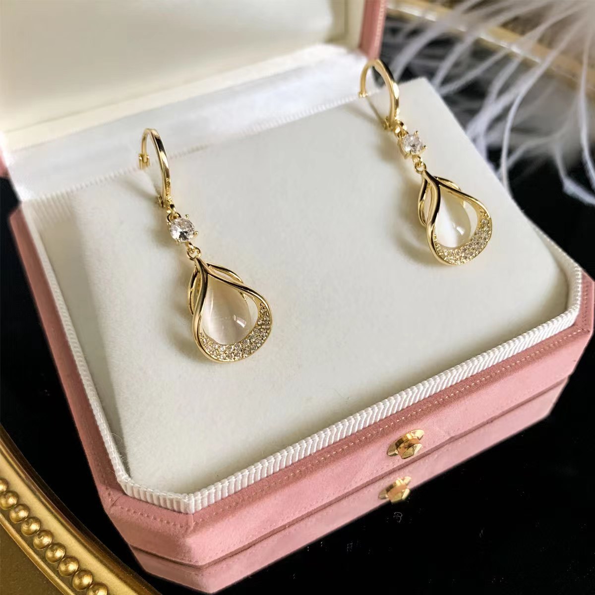 ✨️【50%OFF】 💎【Juego de 3 piezas】Elegantes y sofisticados pendientes magnéticos geométricos en forma de lágrima con circonitas ojo de gato.