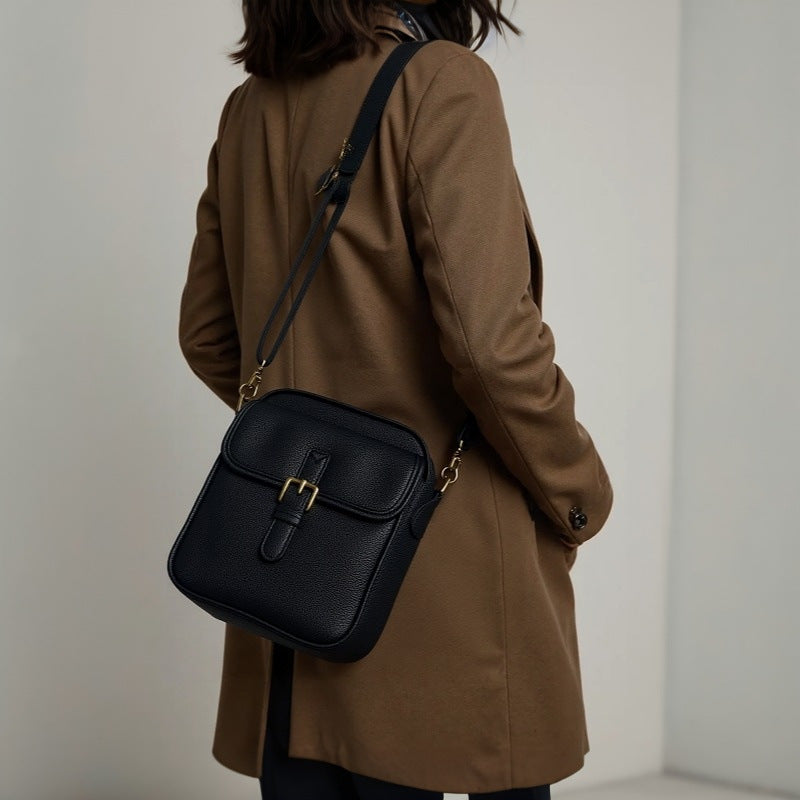 🏆【🔥Žhavý prodej】👜Nová kožená retro ležérní univerzální malá kabelka přes rameno/crossbody
