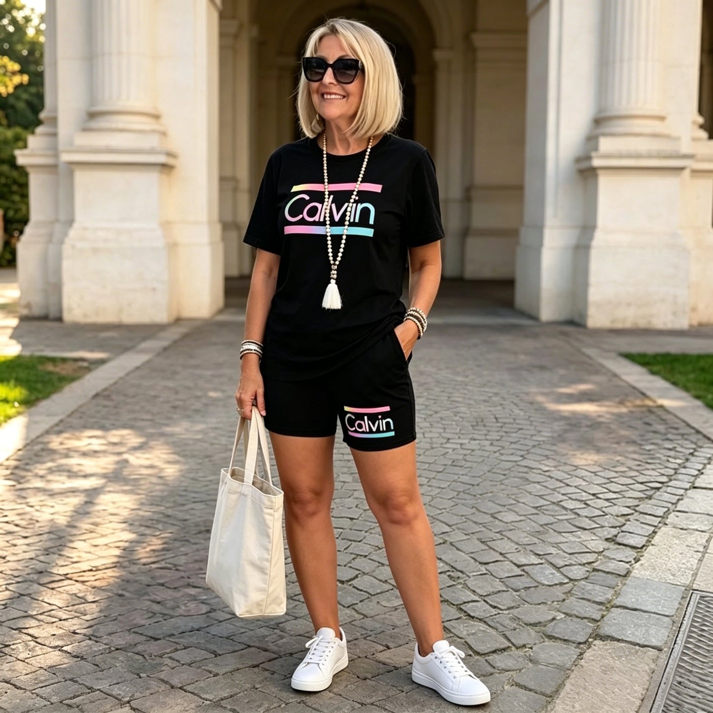 Conjunto deportivo de dos piezas para mujer: camiseta fucsia de manga corta y pantalón corto de ciclismo. Tejido suave, elástico y muy transpirable, ideal para un look veraniego activo.